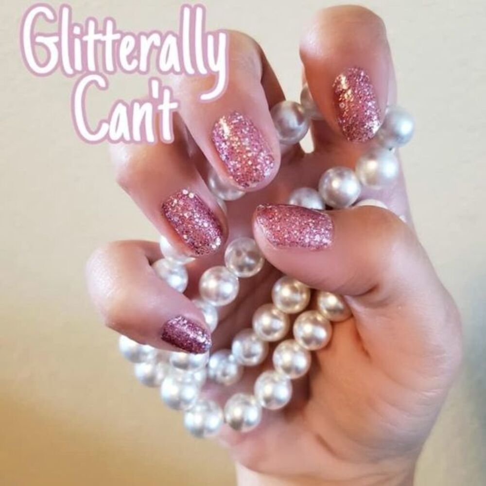 Color Street - petite “Glitterely Can’t- a glitter set for small nails